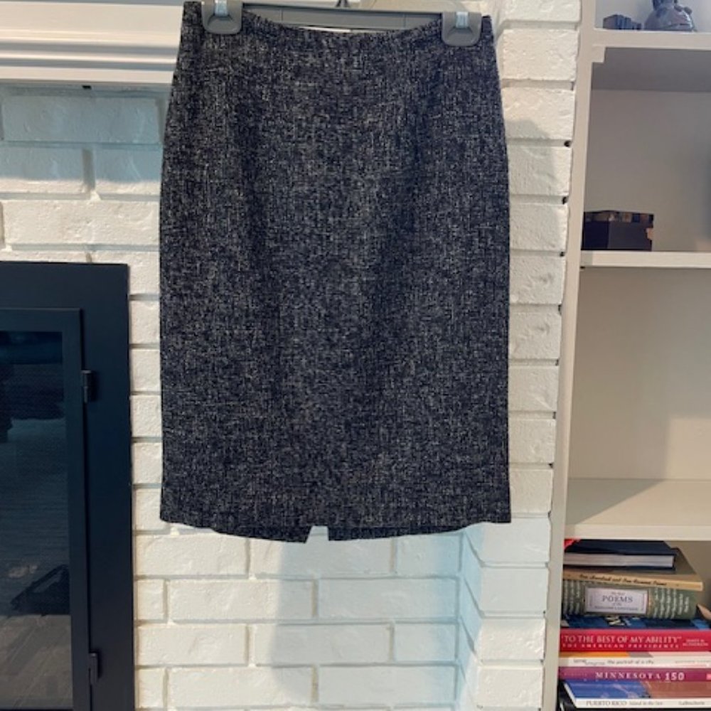 Banana Republic Black & White Tweed skirt